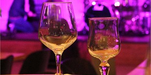 La Suite à Vallauris vous accueille pour déjeuner, dîner ou faire la fête. Restaurant chaleureux et soirées à thème chaque semaine de septembre à juin.